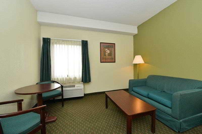 Quality Inn & Suites Southport Indianapolis Exterior foto
